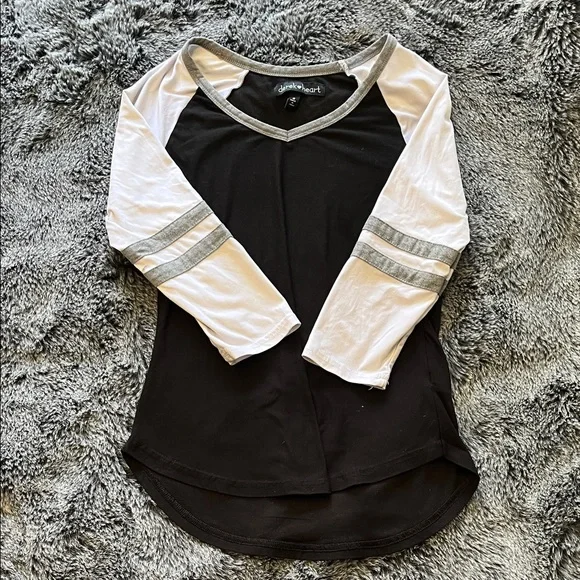 Derek Heart Black and White Long Sleeve Tee - Picture 2 of 4